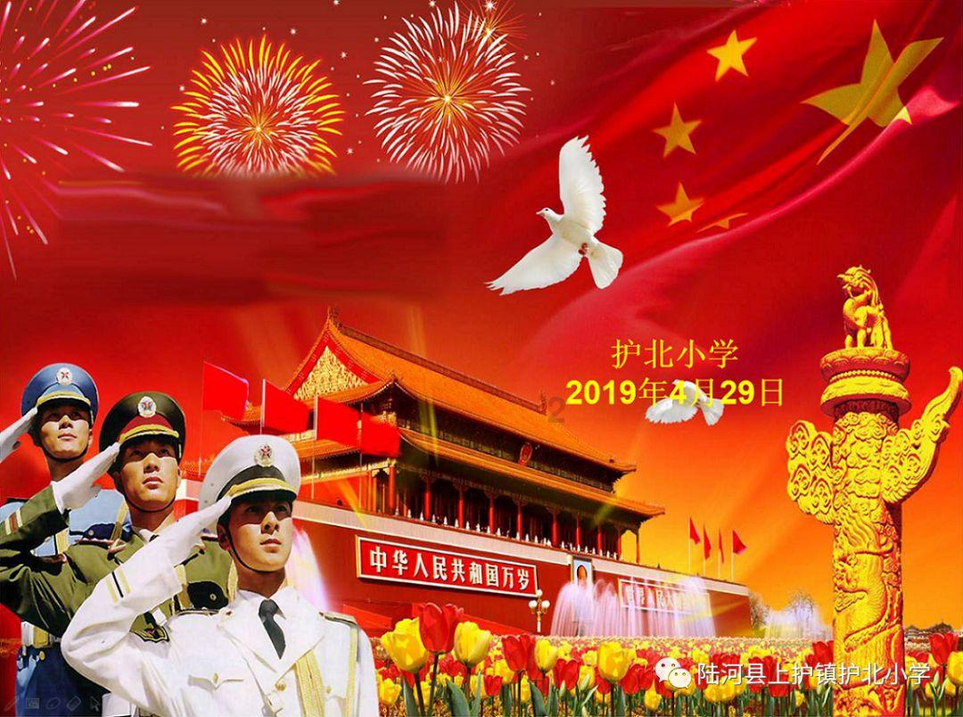 老人乘扶梯摔倒小伙速按急停键